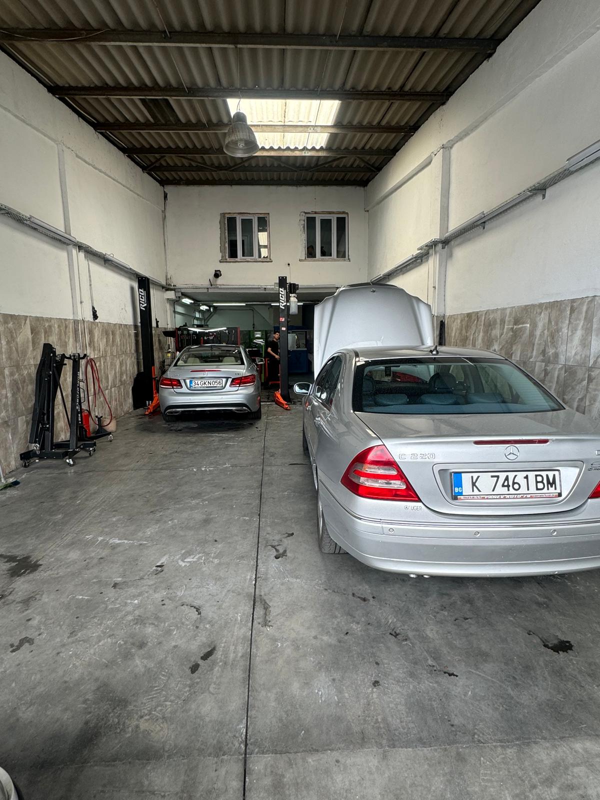 BORCAR atölyesinde araç çalışma alanı